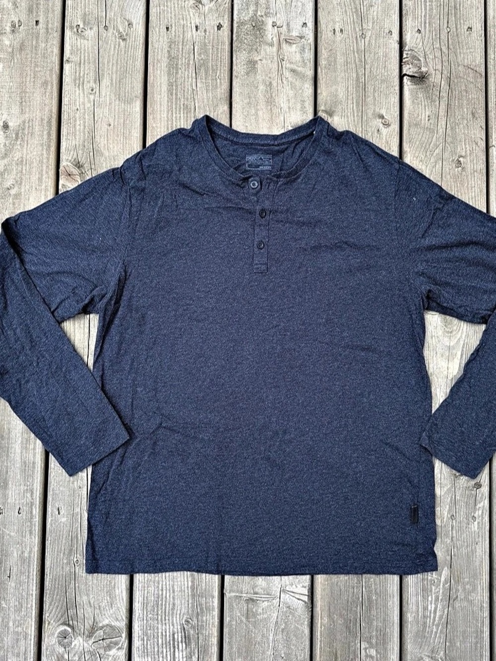 Patagonia Men's Long-Sleeved Daily Henley Blue Large
